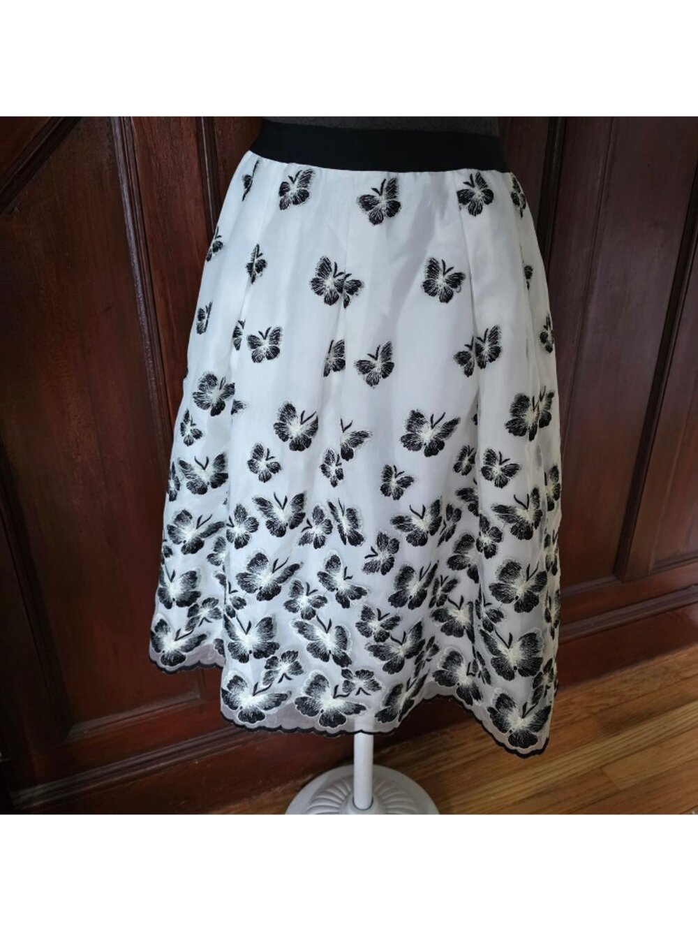 RSVP By Talbots White & Black Butterfly Embroidered A-Line Skirt With Scalloped